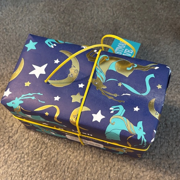 Lush Sleepy Bear Bomb and Bubble Bar Blue and Gold Gift Wrap with Yellow Ribbon - Picture 2 of 7